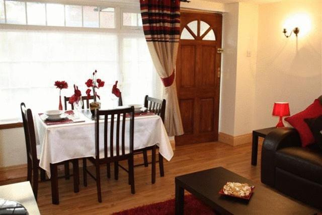 Robertsbridge Retreat At Cornhill Self Catering Apartments Værelse billede